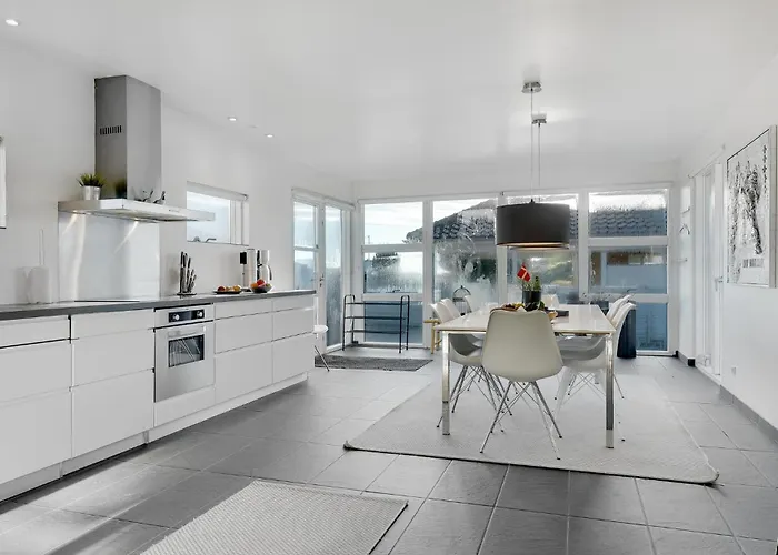 3 Bedroom Stunning In Сasa de vacaciones Broager