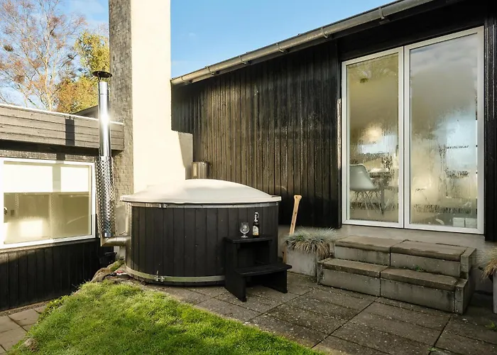 別荘 3 Bedroom Stunning In Broager